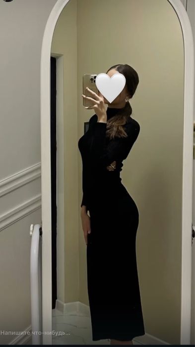 Черное силуэтное платье
