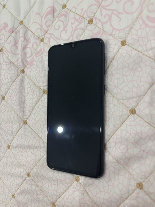 Продается телефон Samsung A40 в рабочем состоянии