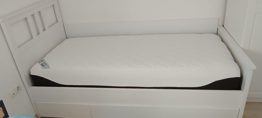 Vand pat lemn Hemnes Ikea cu somiera, lada depozitare si saltea