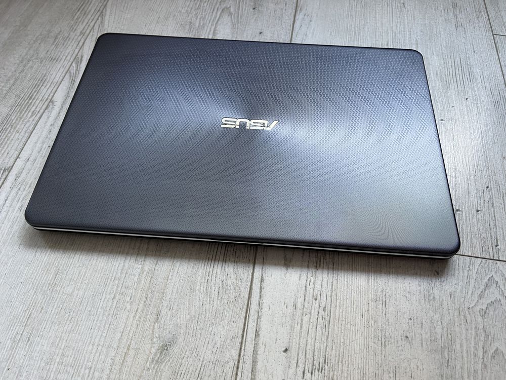 Laptop ASUS AMD Ryzen 5