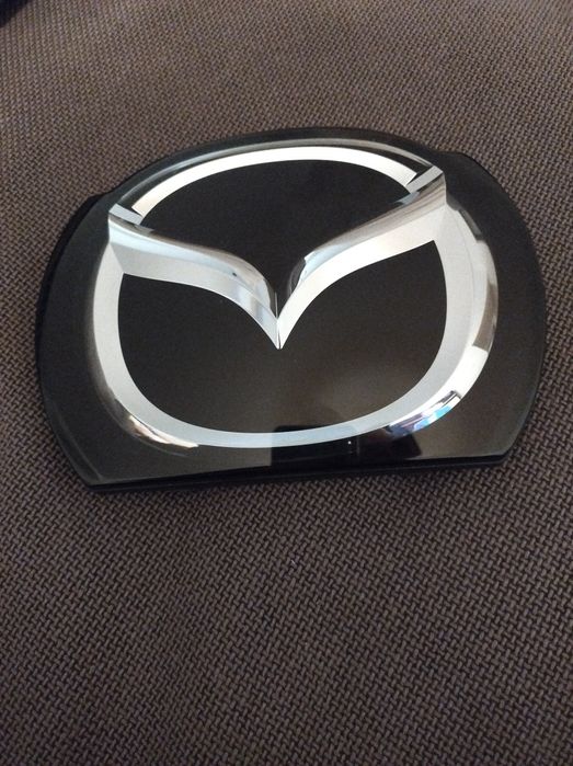 Emblema frontala Mazda 3