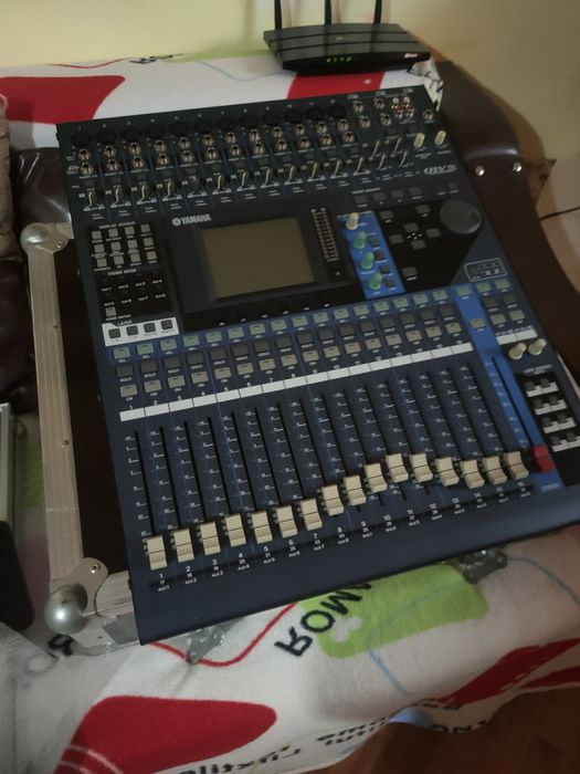Vând Mixer Yamaha 01v 96