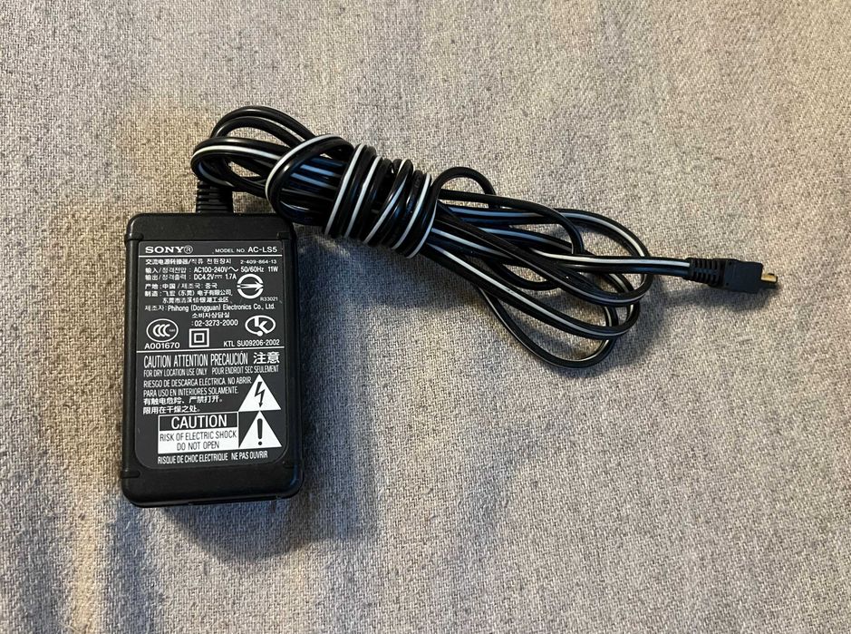 Adaptor alimentare original Sony AC-LS5 pentru camere Cyber-shot