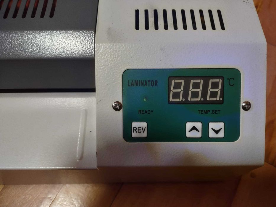 Vand Laminator profesional A3 Unitec