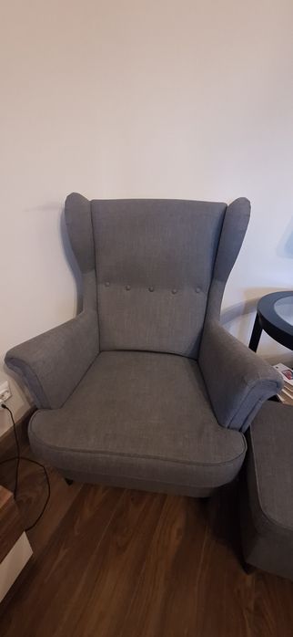 2 Scaune cu braţe Nordvalla gri Ikea , plus taburet. Stare impecabila