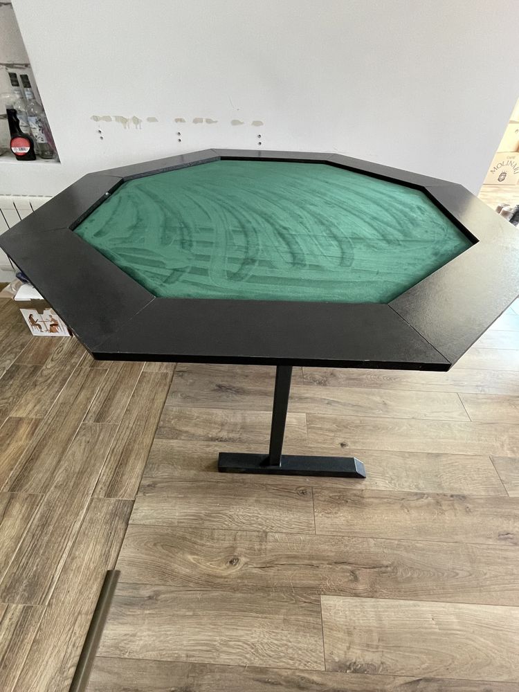 Masa poker hexagonala