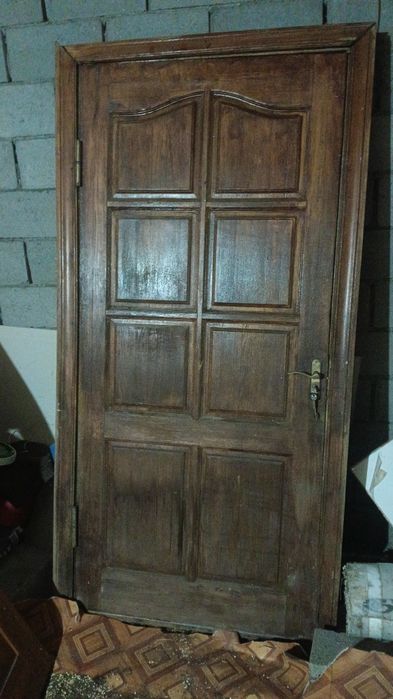 Продам дверь деревяная И окно пластик