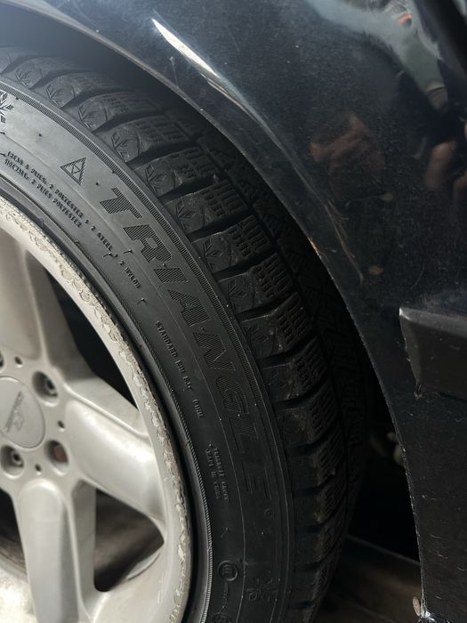 Зимние шины 235/45/17  трейнжел