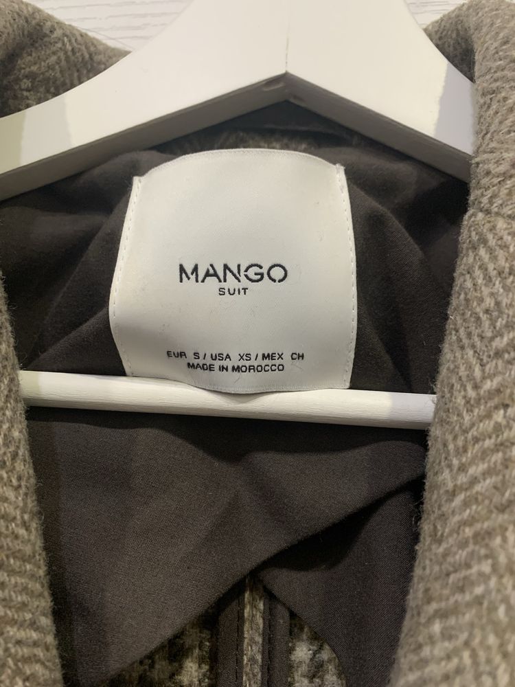 Палто на Mango и Zara
