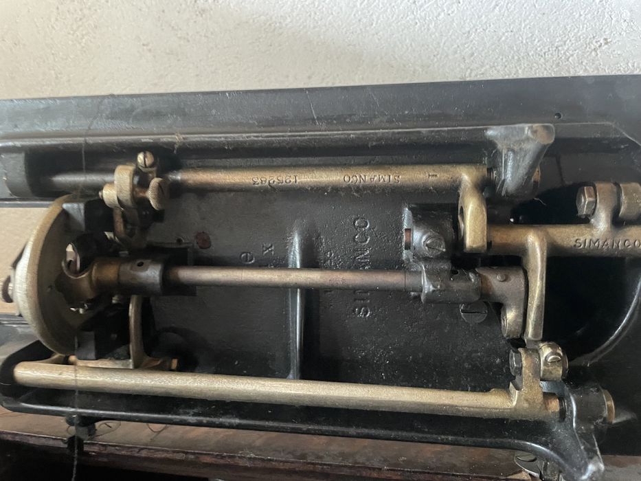 Masina de cusut Singer