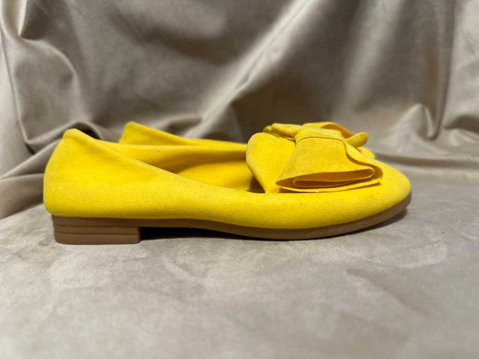 Обувки 30 номер жълти, меки