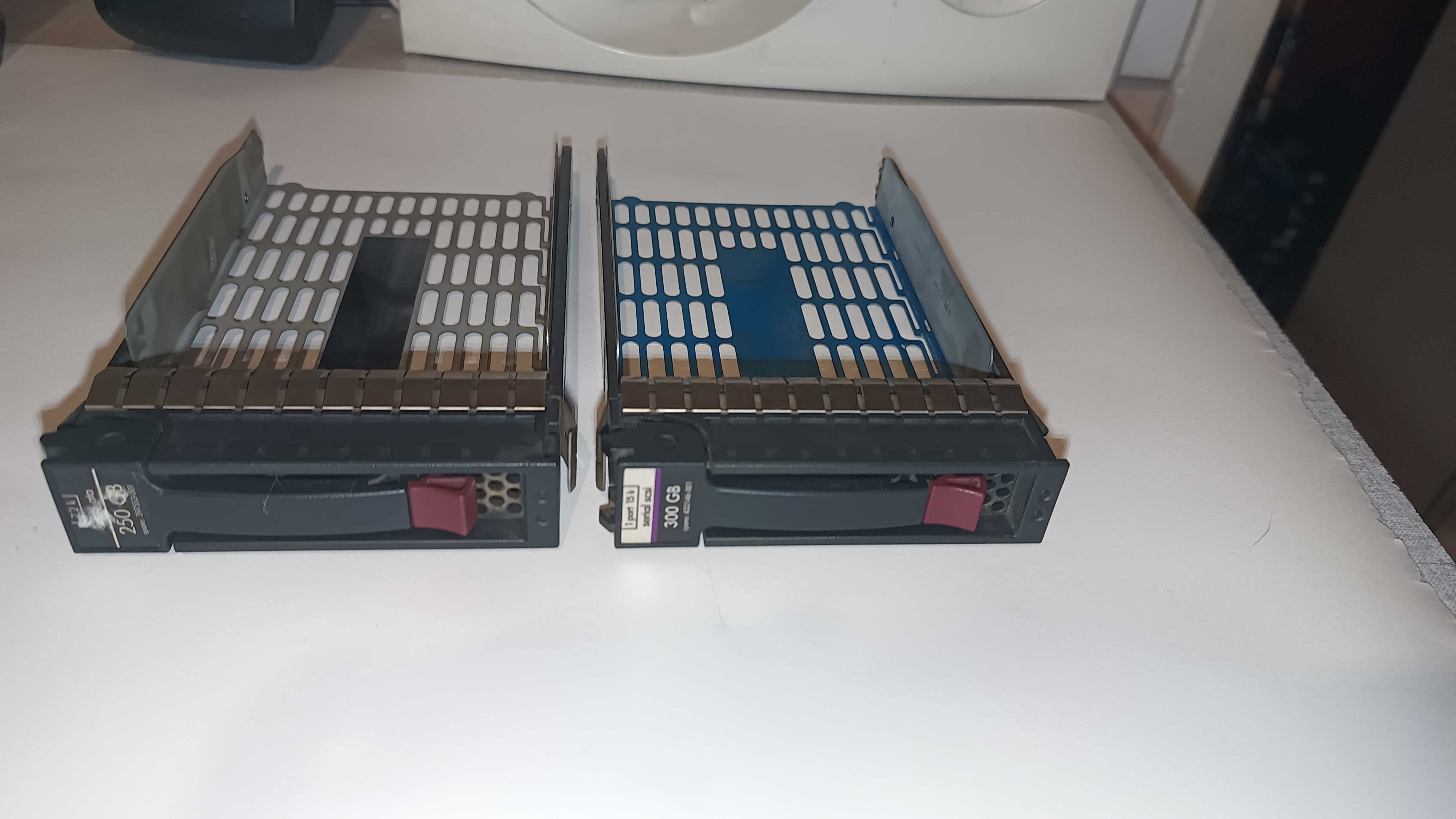 Продавам кадита за 3,5" SAS дискове за сървър HP G4 G5 G6 G7