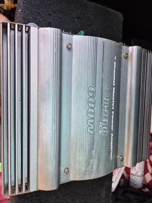 Woofer auto 12 țoli, 800W cu amplificator.