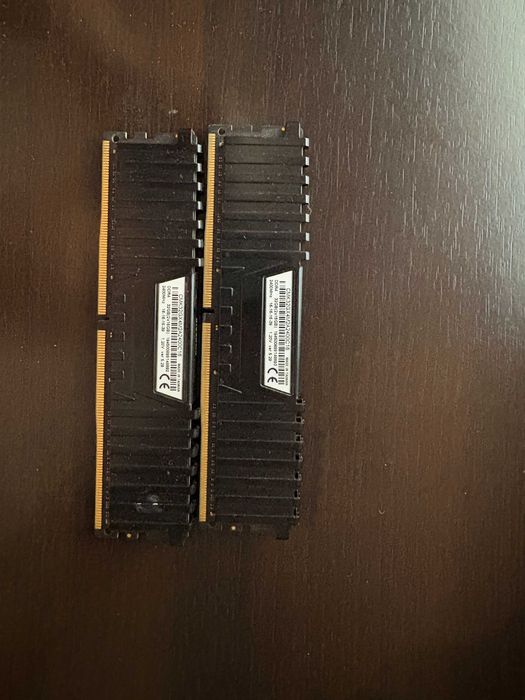 RAM Corsair Vengeance 2x 16GB DDR4 2400 MHz STARE PERFECTA