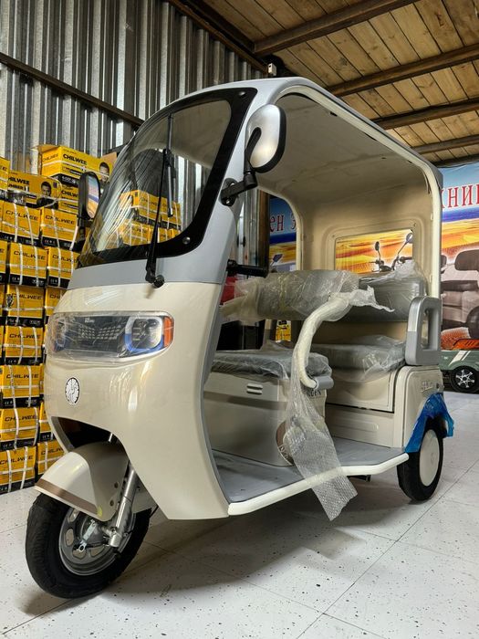 Электро Трицикл с крышами кабинами пассажирский  трёхколесный мото