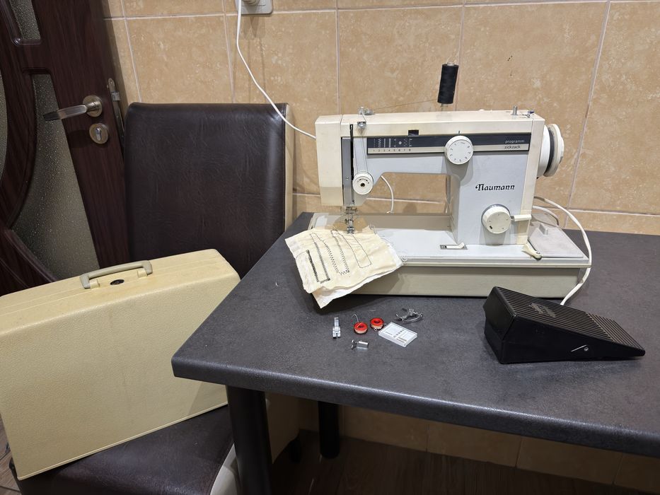 Masina de cusut festonat brodat Naumann Germania