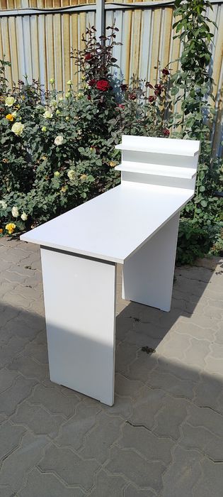 Стол маникюрный продам