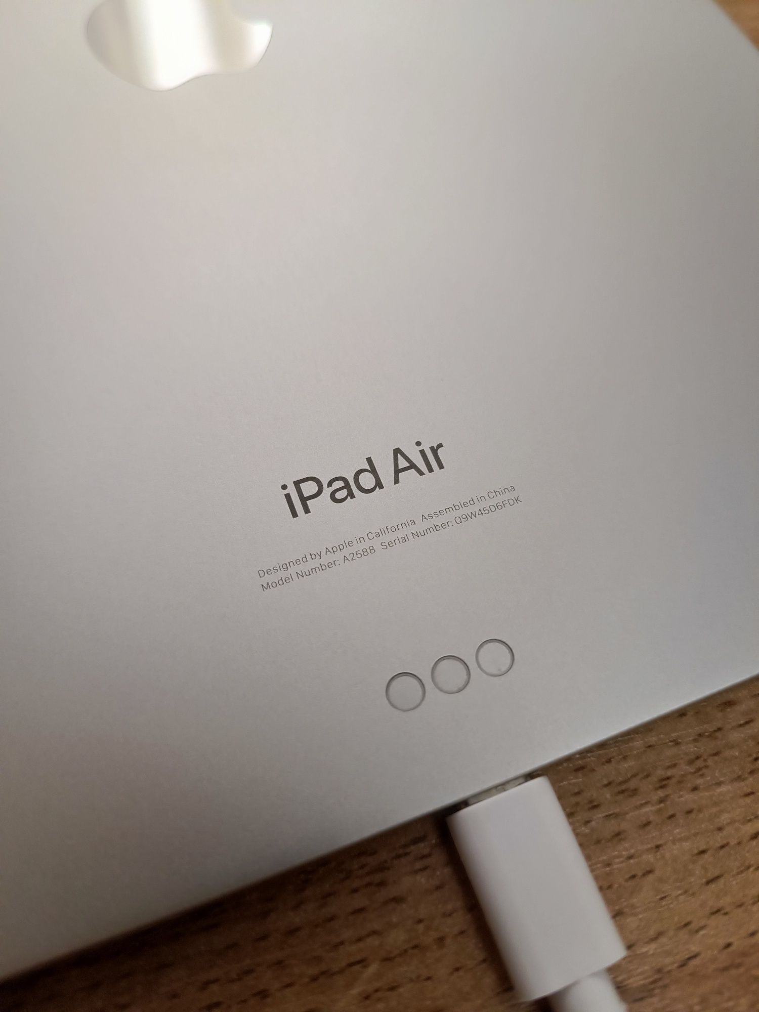 iPad A2588 Q9W45D6FDK
