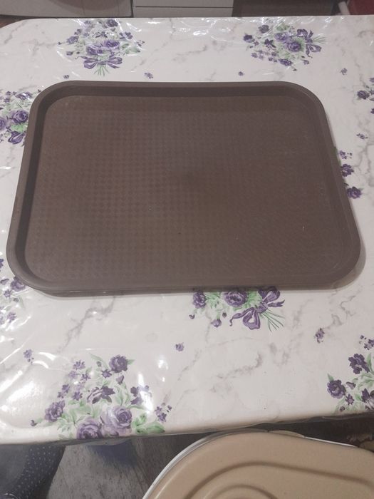 Продам подносы б/у хорошее состояние