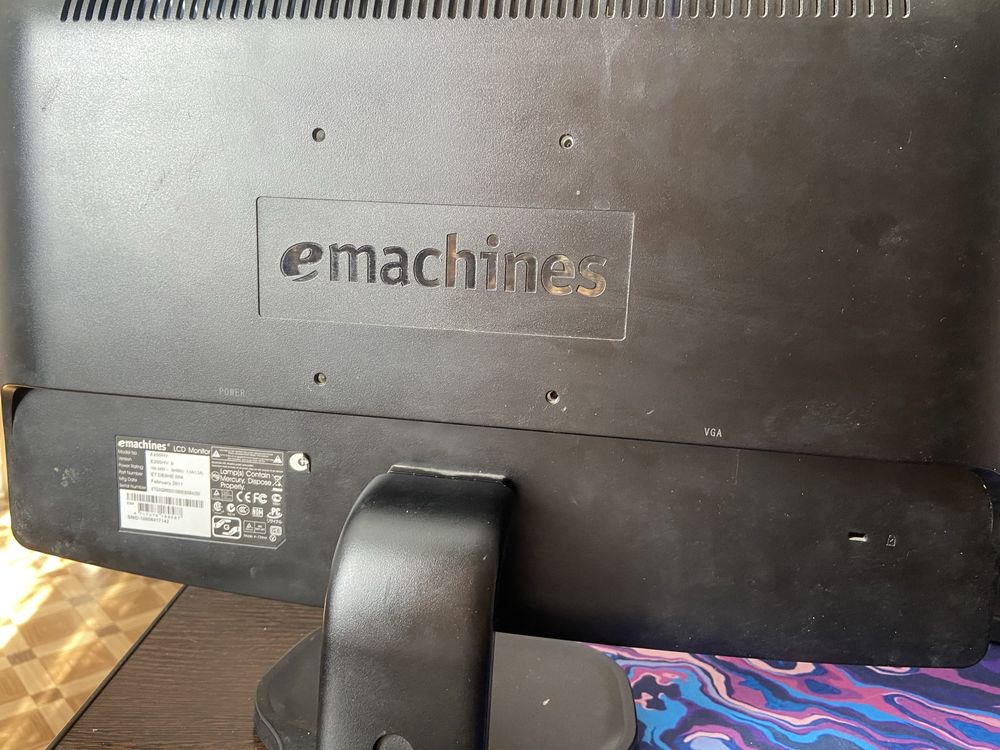 Продам монитор EMachines