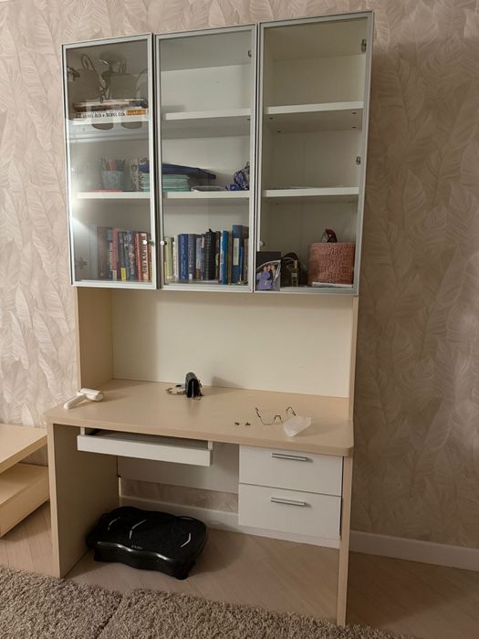 Деревянный стол в идеальном состоянии