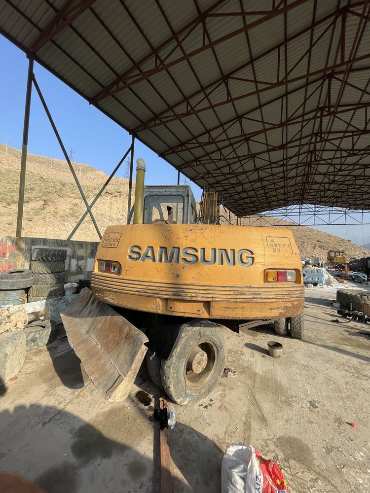 Samsung w132……..