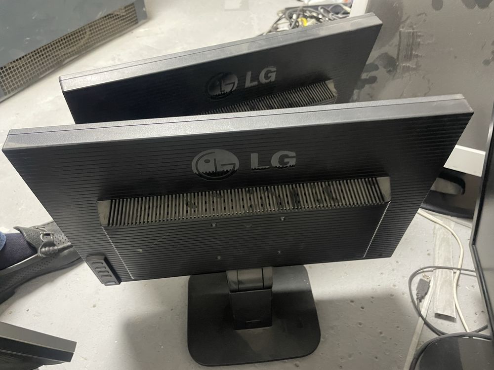 Монитор LG 19 dyum