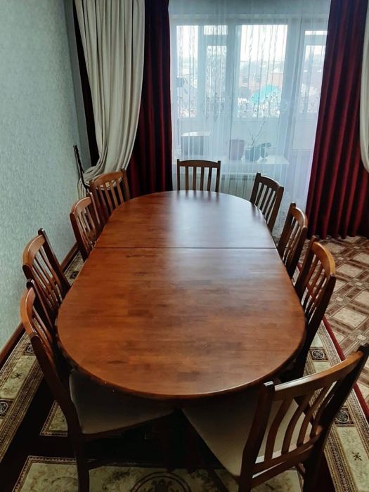 Продается стол гостинный