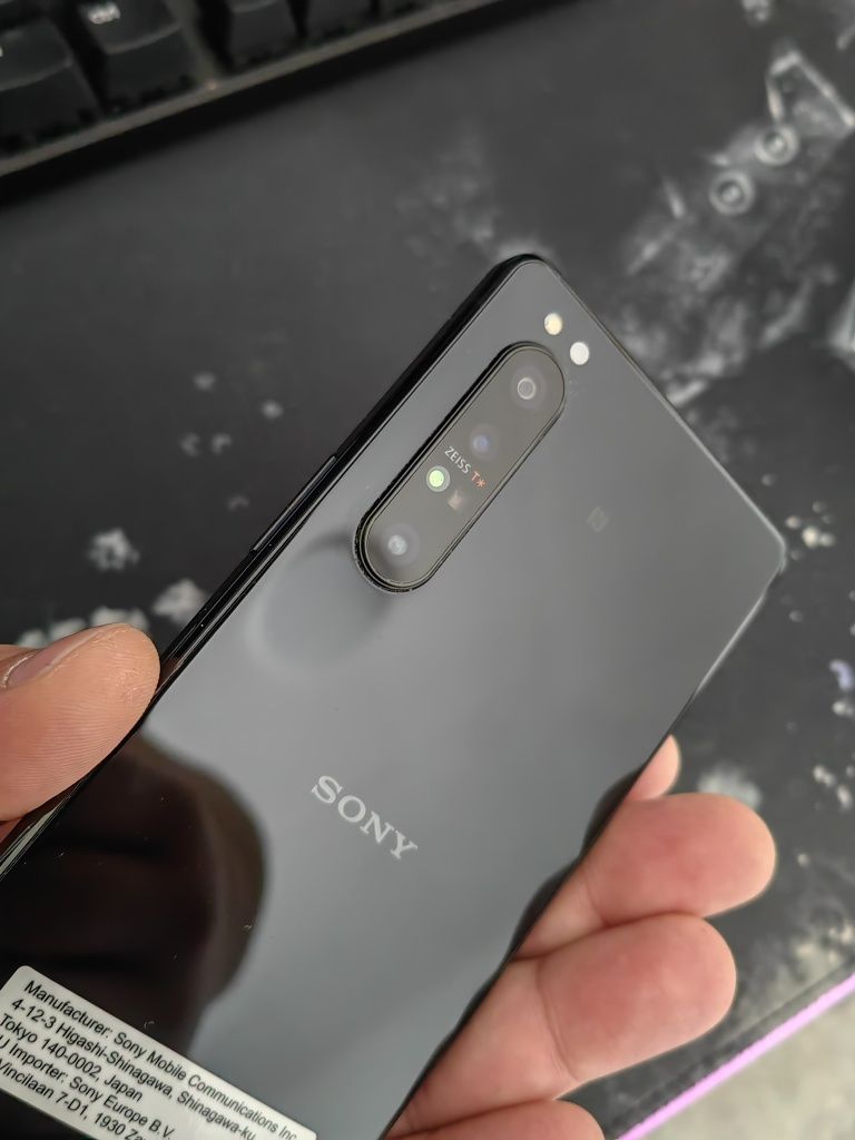 Sony xperia 1 ii запазен , като нов