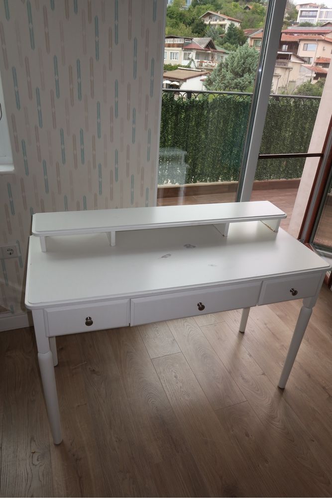 Маса ikea бяла за стая