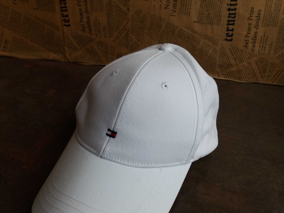 мъжка шапка с козирка  Tommy Hilfiger,бяла жокейка ,нова