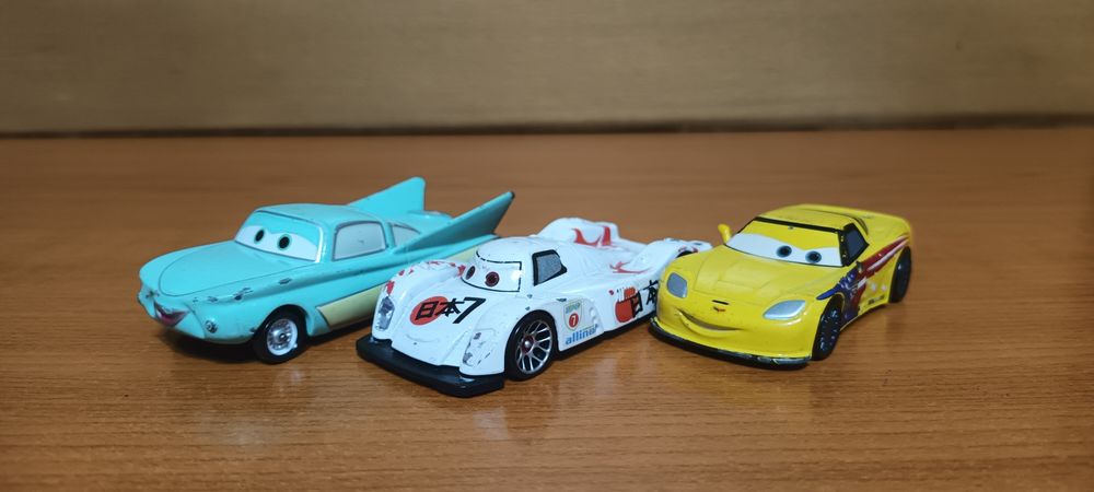 Vănd lot maşinuțe Disney Cars