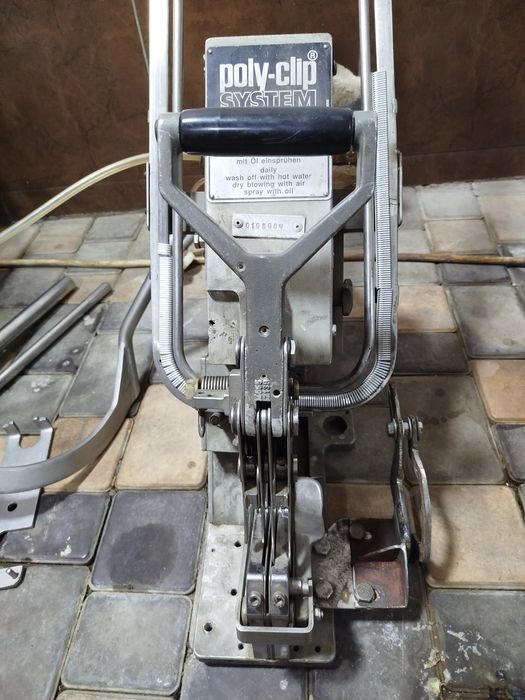 Колбасное оборудование клипсатор полу автомат Poly-clip