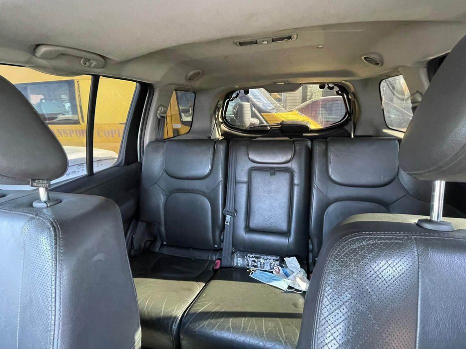 Vând Nissan pathfinder și tractor