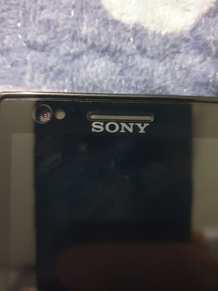 Срочно Продаётся сотовый телефон Sony Xperia  LT22i