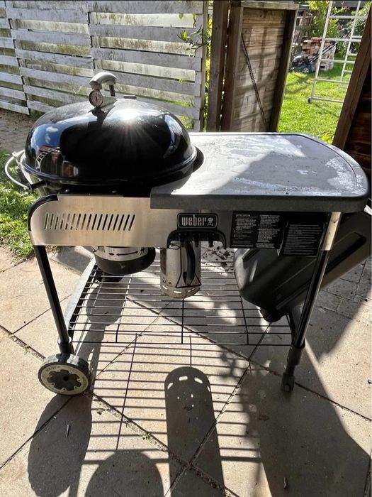 Грил weber на дървени въглища с поставка