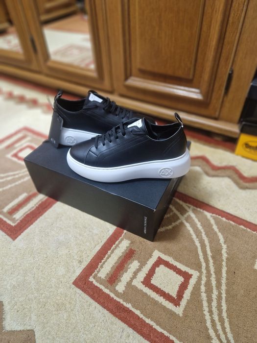 Armani -nr 41,noi,in cutie,originali,Pret foarte bun:700 lei