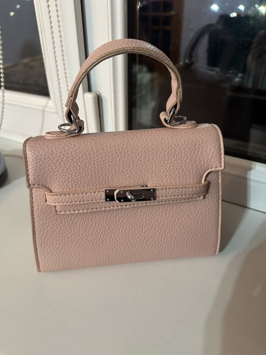 Продаю женскую сумку