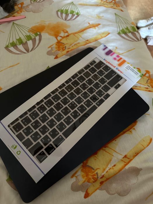 Защитная накладка с русскким языком на macbook air 13