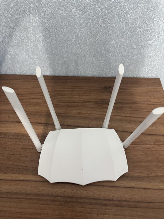 Роутер Tenda AC1200. 2.4 и 5Ггц, 1167Мбит в секунду