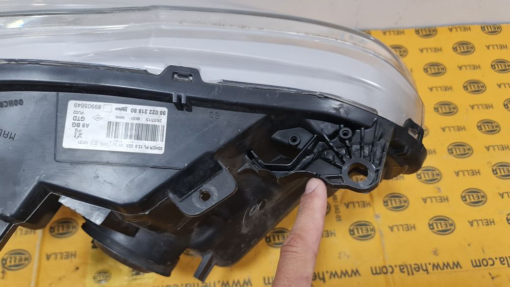 Far stanga Peugeot 208 2012+ 9802221880