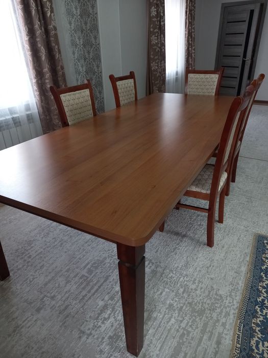 Стол в отличном состоянии