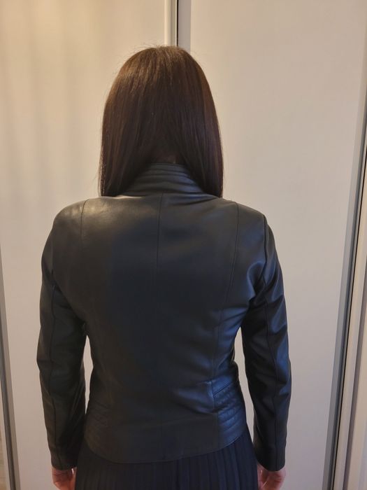 Vând Geaca de piele