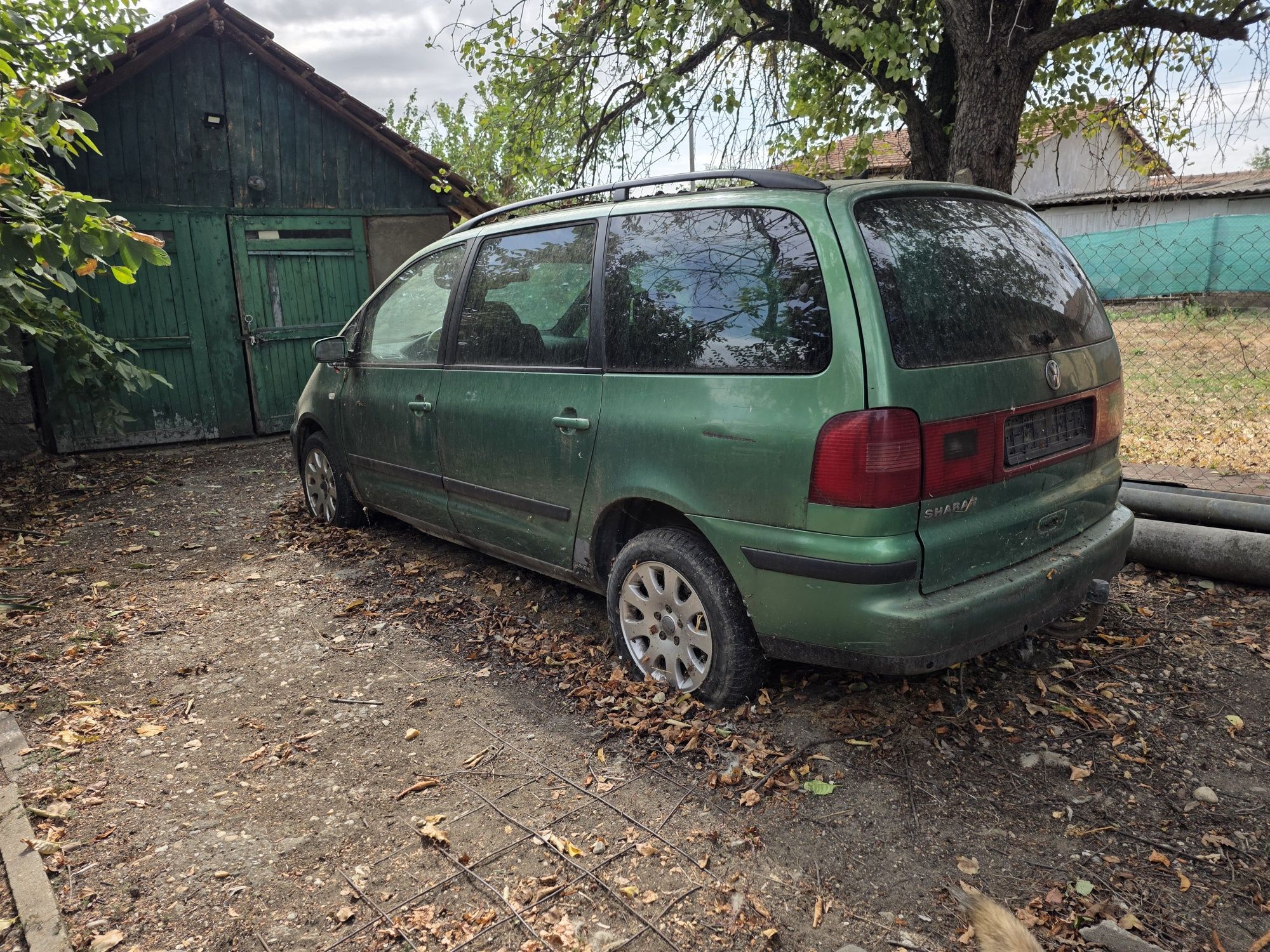 VW Sharan на части