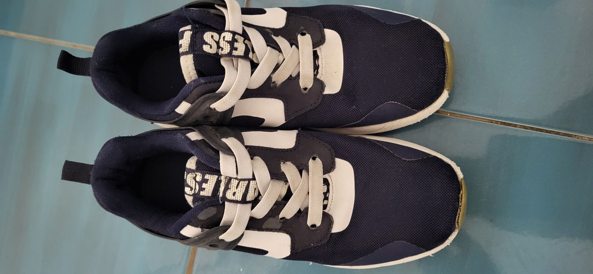 Vand adidasi copii H&M,marimea 33