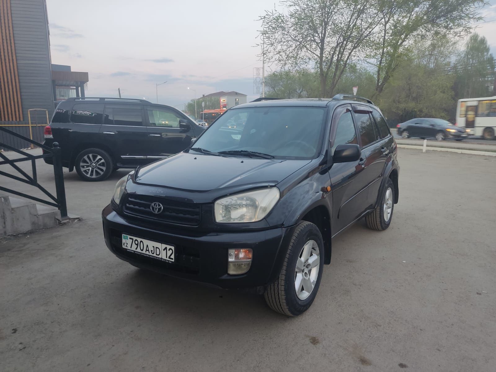 Продаю срочно автомобиль