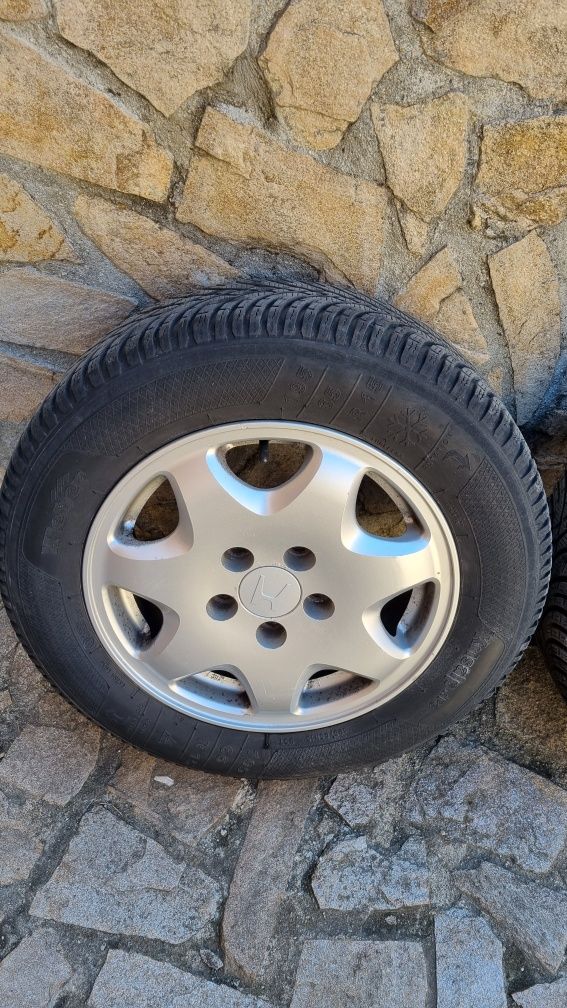 Комплект джанти от Honda Odyssey 15" 5x114.3 със зимни гуми 195/65 R15