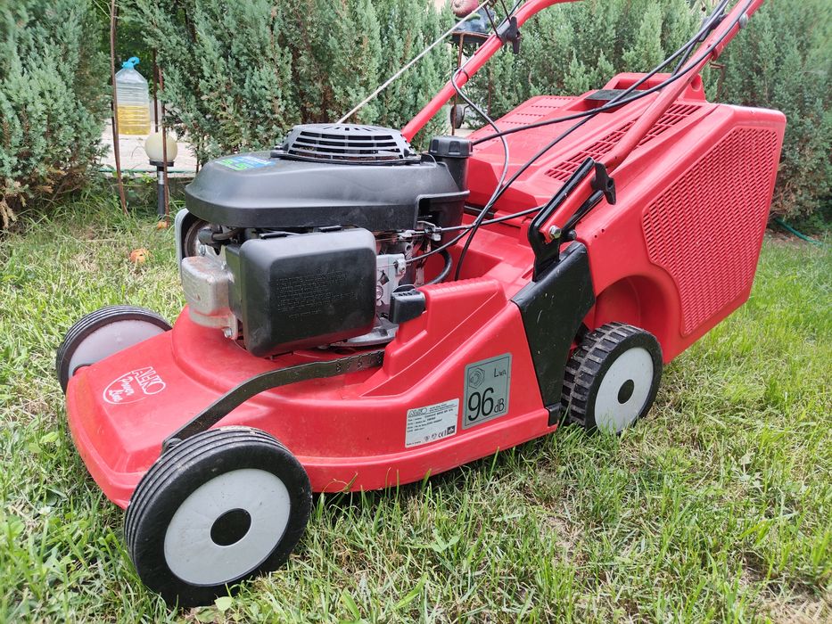 Vad mașini de tuns gazonul pe benzina aduse din Germania perfect funcț