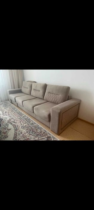 Диван прямой , удобно хранить белье