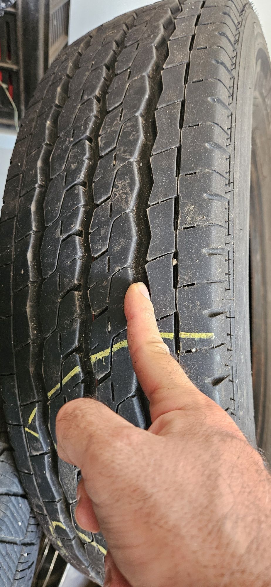 Гуми бусови 195/75/16C Firestone Vanhawk 2 - 4броя.